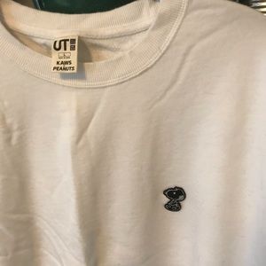 UniQlo x Kaws peanuts sweatshirt L snoopy